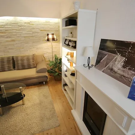 Mary's Place Apartment *