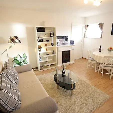 Mary's Place Apartment