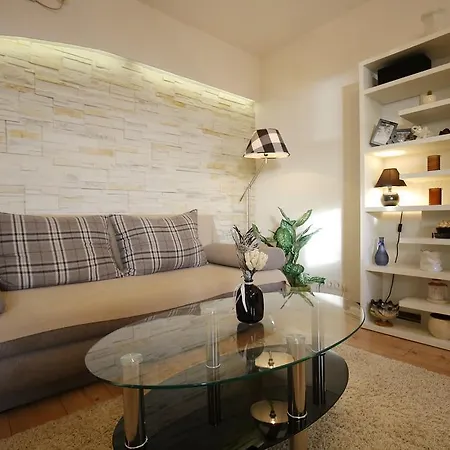 Mary's Place Apartment